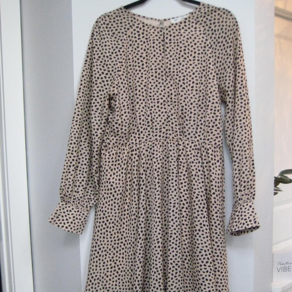 Flirty leaopard midi dress with open back